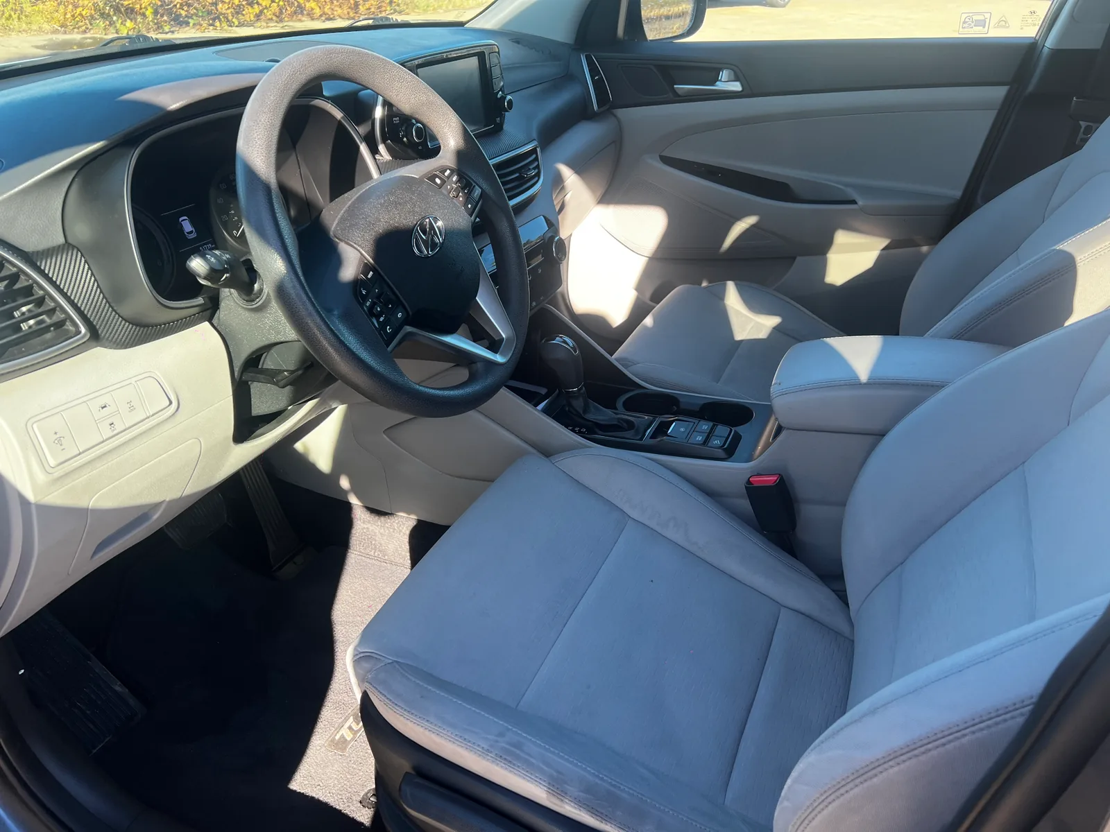 Hyundai Tucson 2017 — car rental in Georgia, Cartome