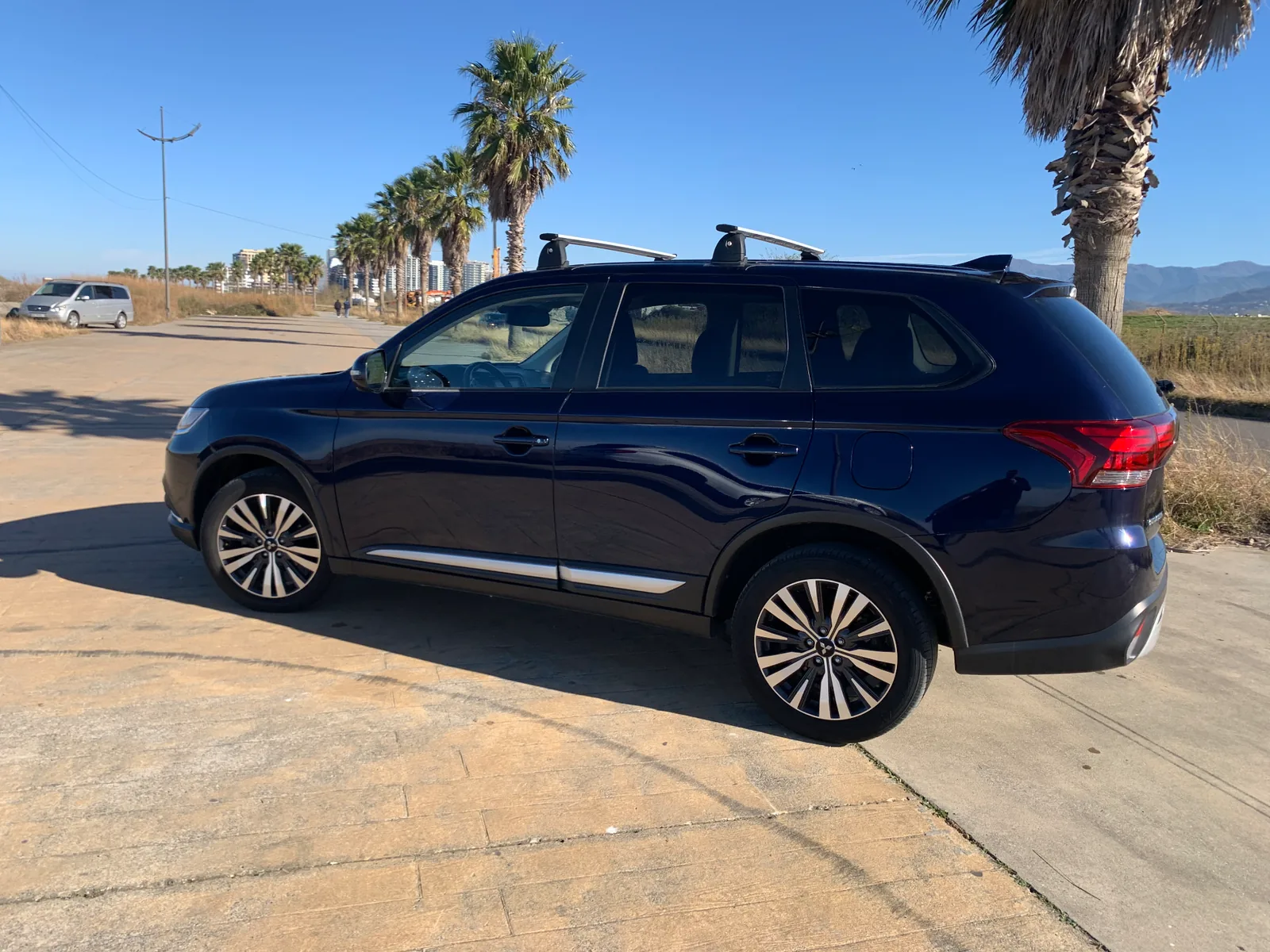 Mistubishi Outlander 2021 — car rental in Georgia, Cartome