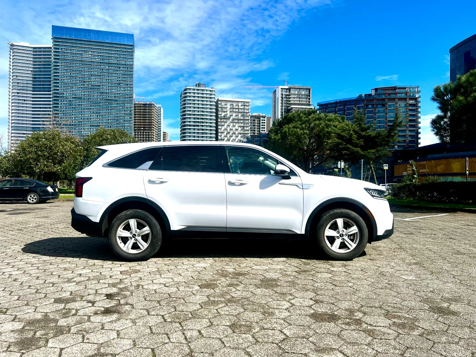 Kia Sorento 2022 — car rental in Georgia, Cartome