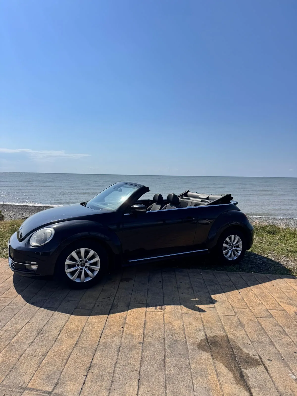 Volkswagen Beetle Cabrio 2017 — аренда авто в Грузии, Cartome