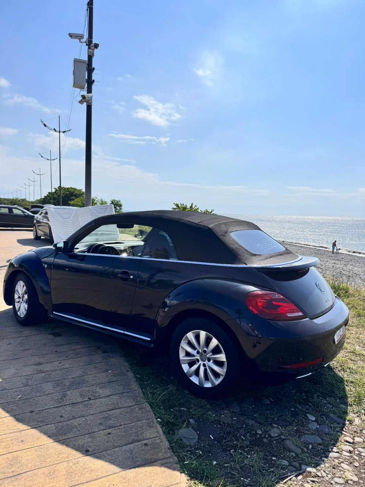 Volkswagen Beetle Cabrio 2017 — аренда авто в Грузии, Cartome