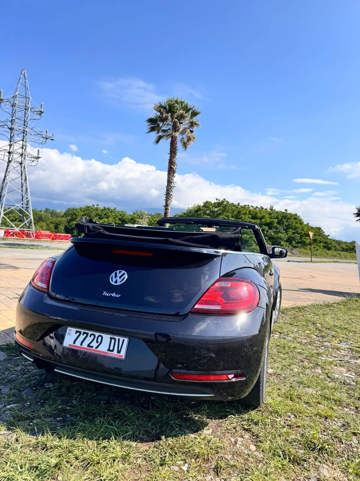 Volkswagen Beetle Cabrio 2017 — аренда авто в Грузии, Cartome