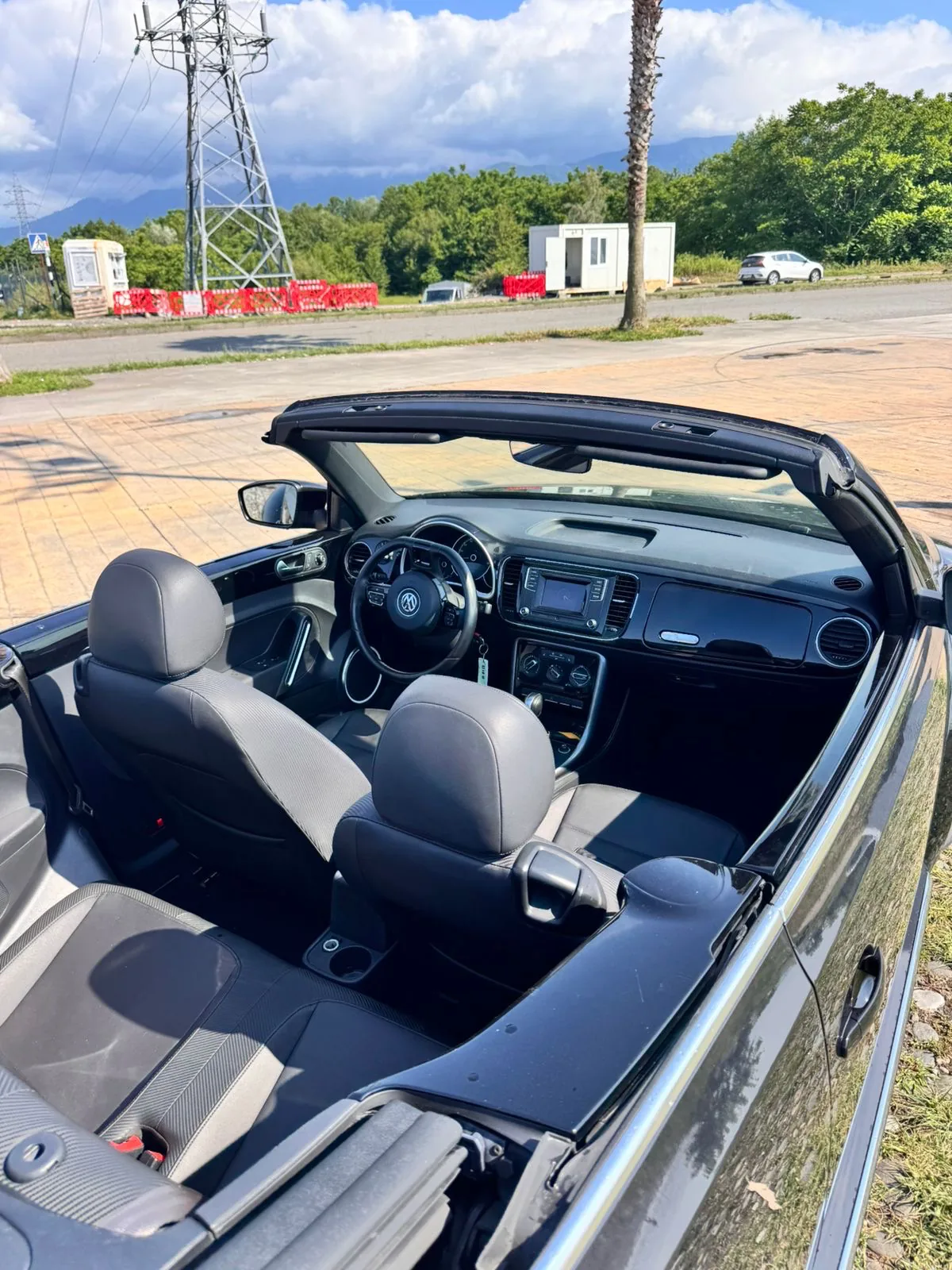 Volkswagen Beetle Cabrio 2017 — аренда авто в Грузии, Cartome